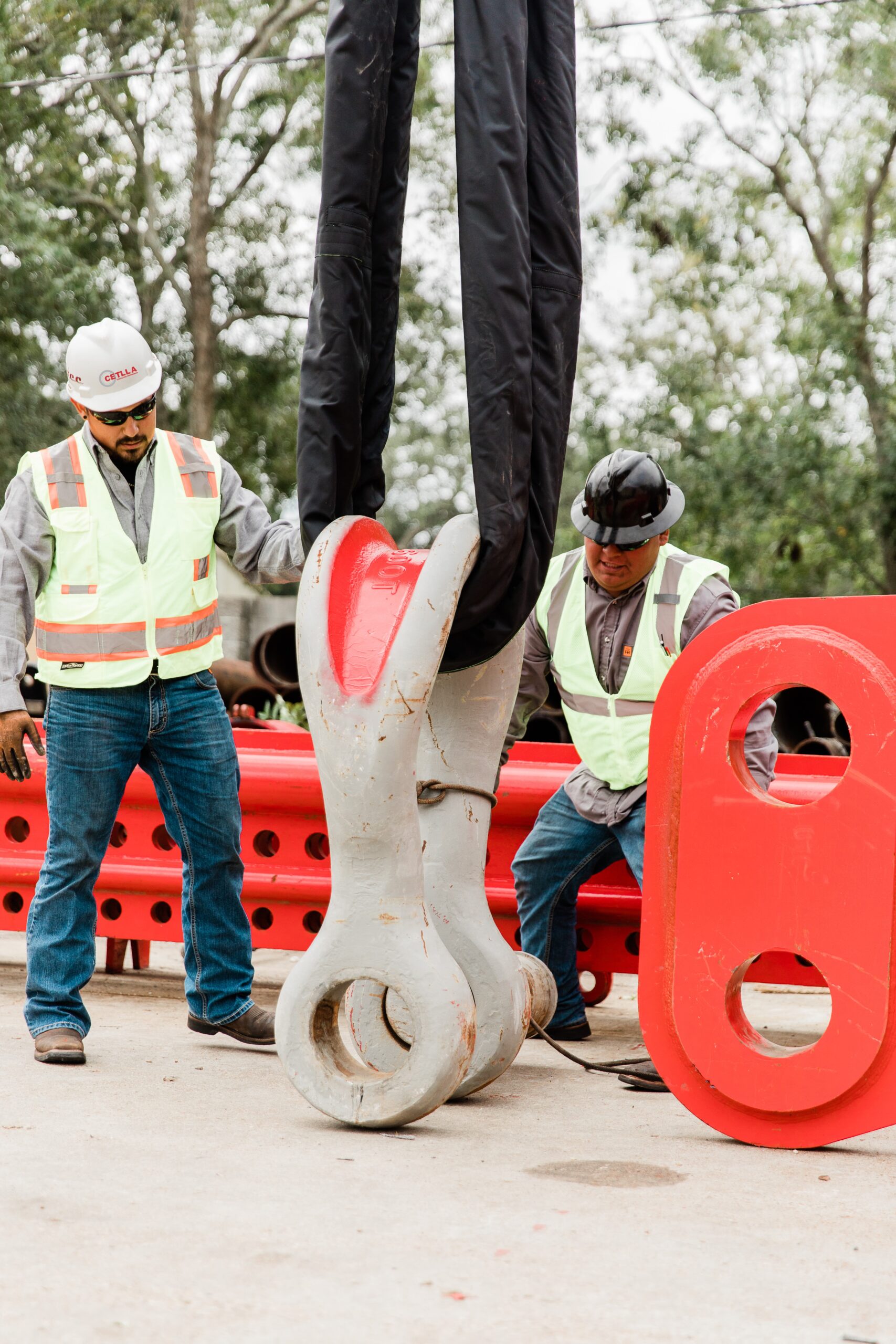 workers-hardhats-heavy-lift-heavy-load-crane-shackle