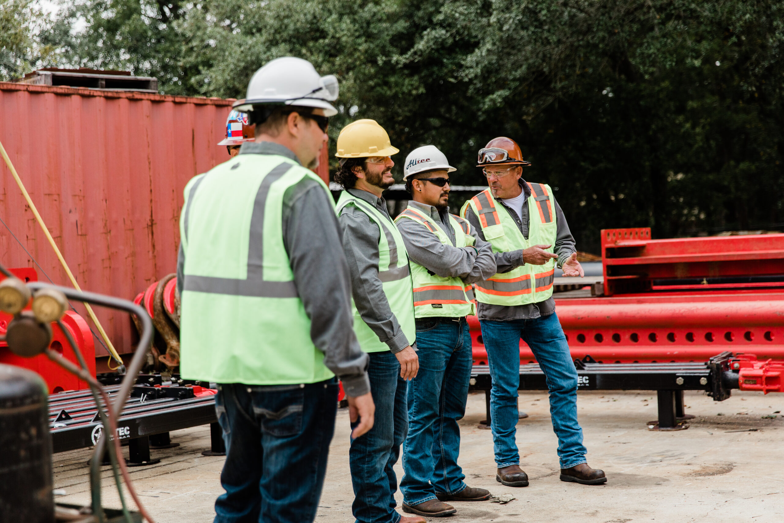 workers-hardhats-heavy-lift-heavy-load-2